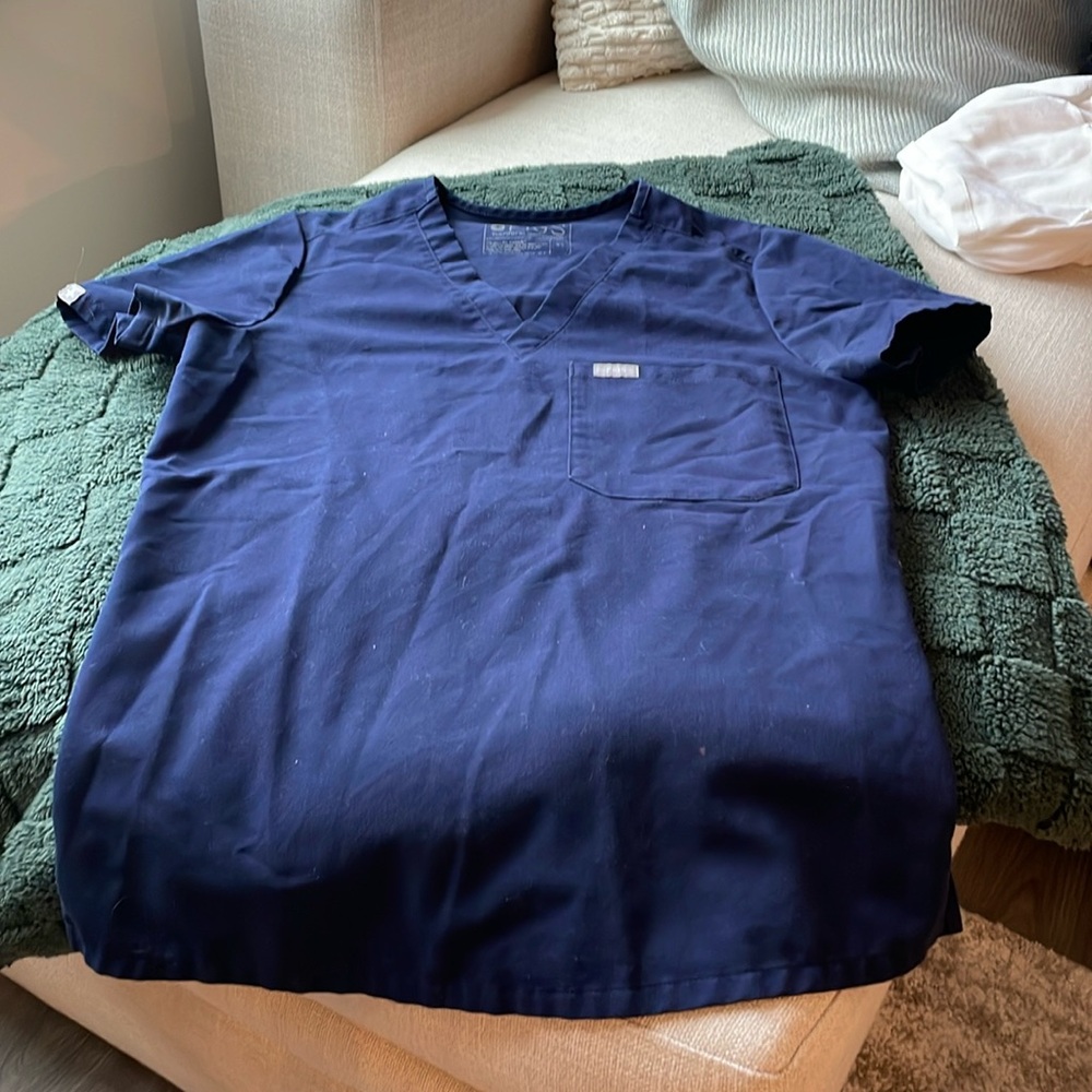Figs scrub top